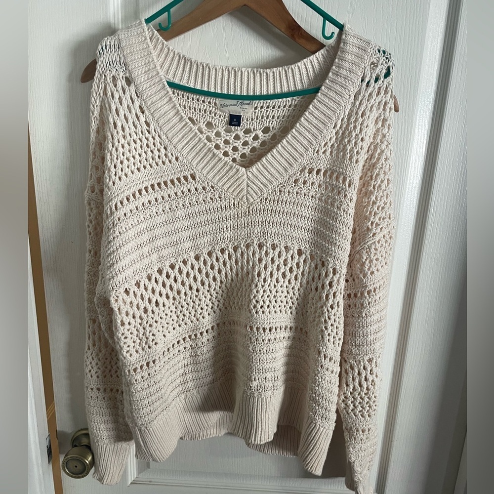Universal Thread‎ Beige V-Neck Sweater